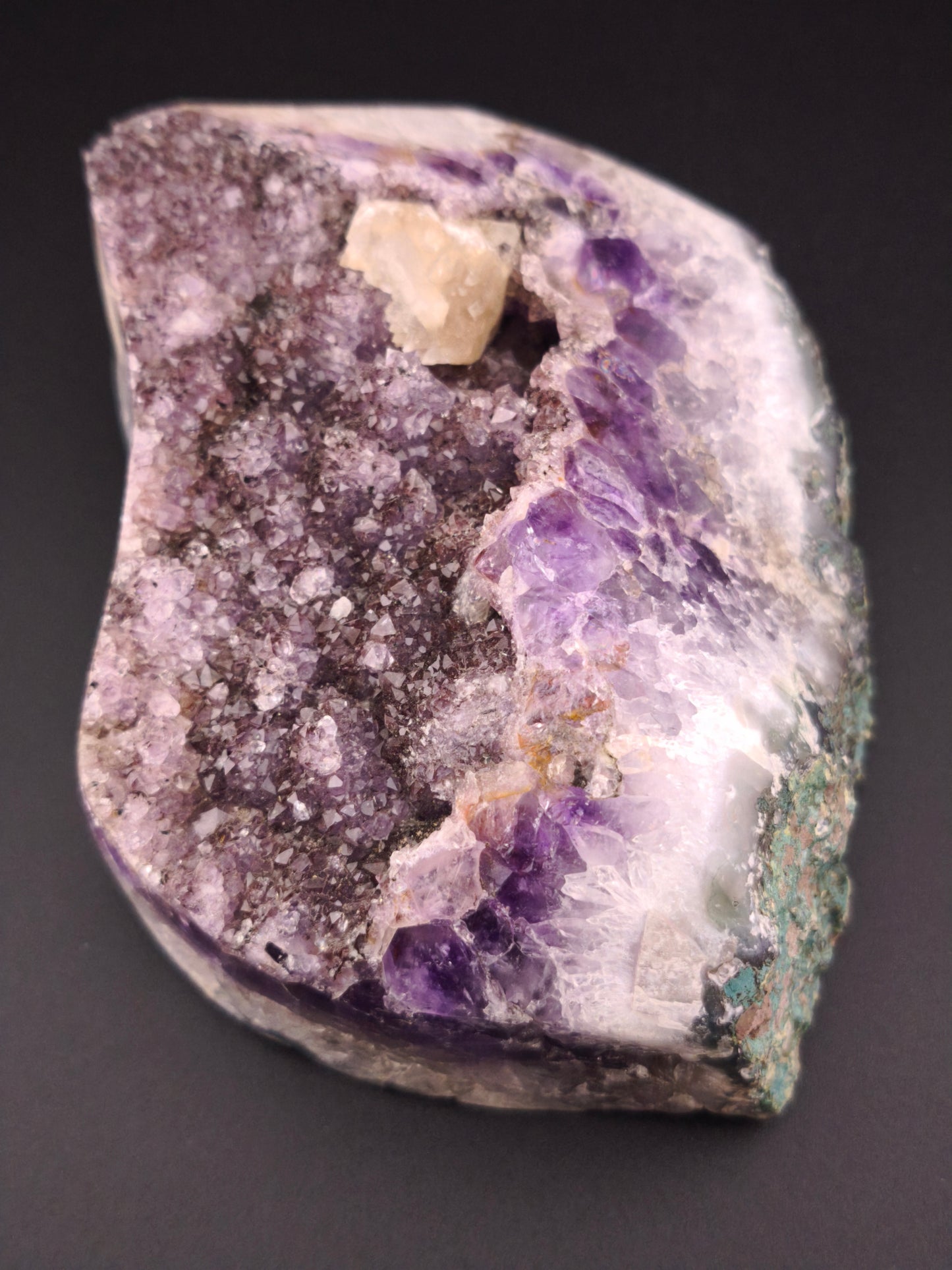 Druse d'Améthyste & Calcite