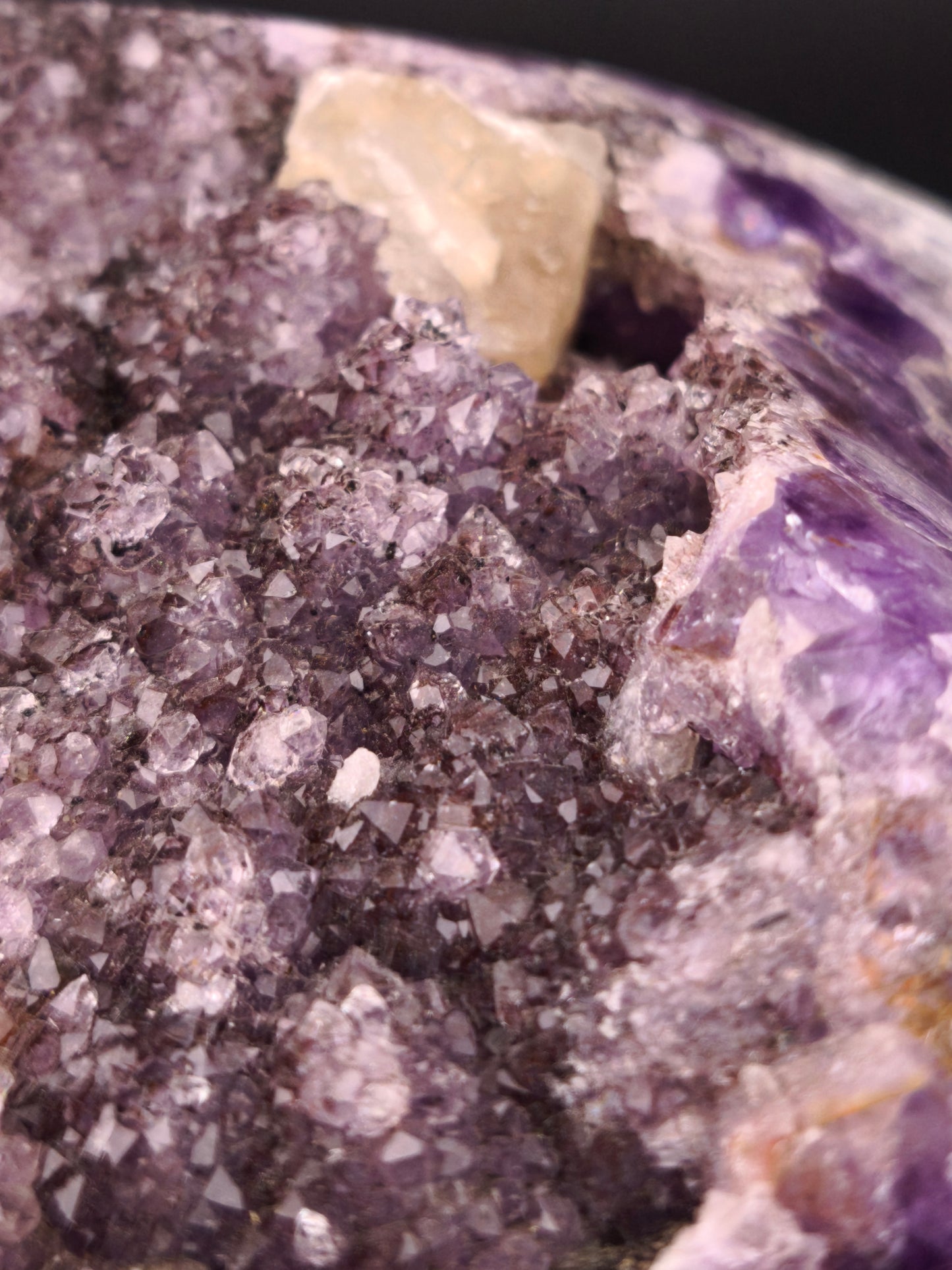 Druse d'Améthyste & Calcite