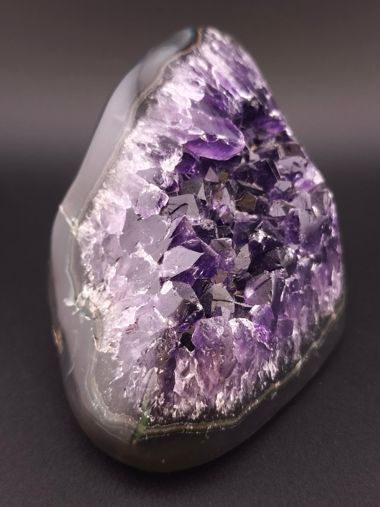 Druse d'Améthyste du Brésil avec Agate
