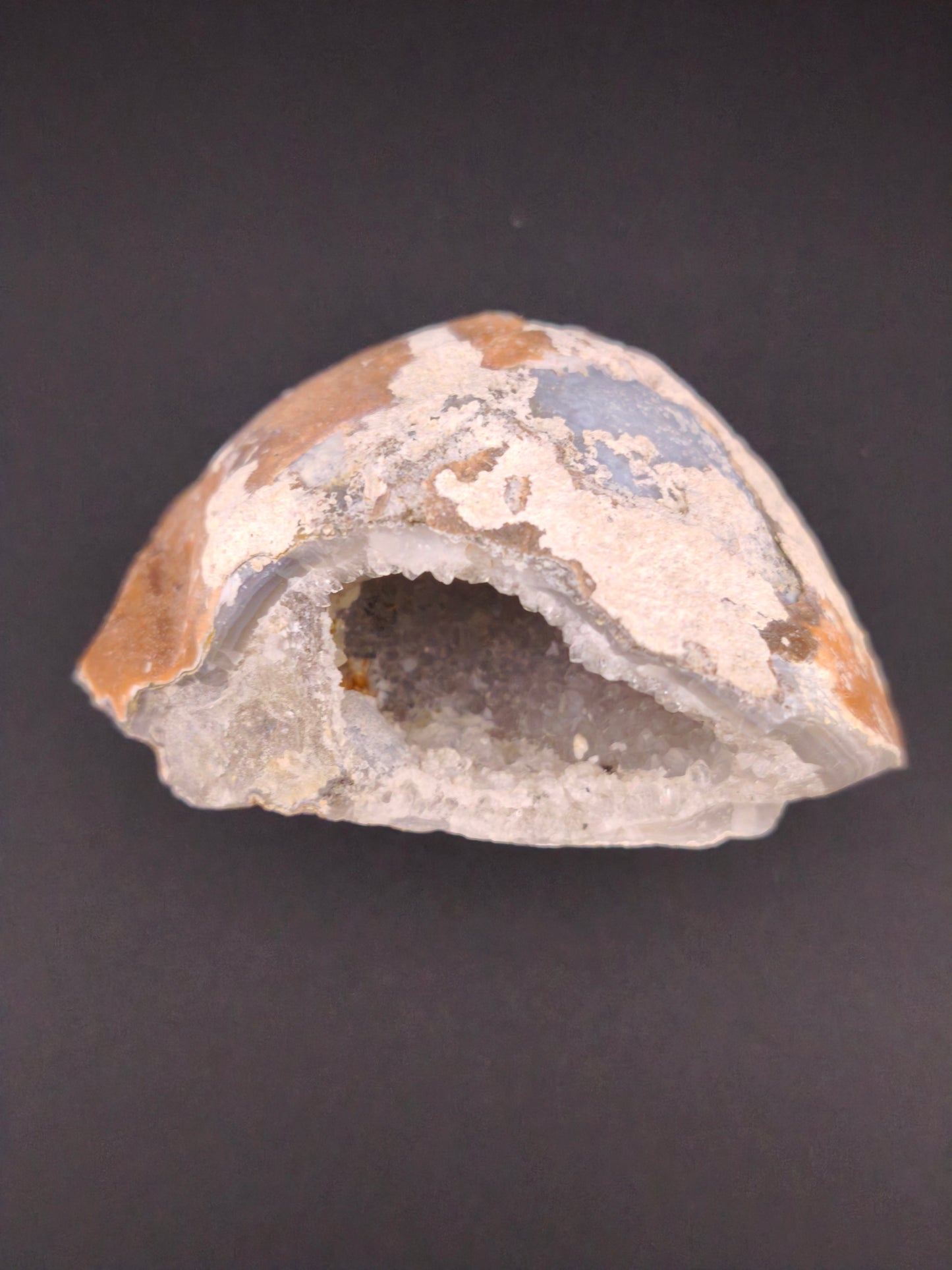 Petite Géode d'Améthyste sur Agate