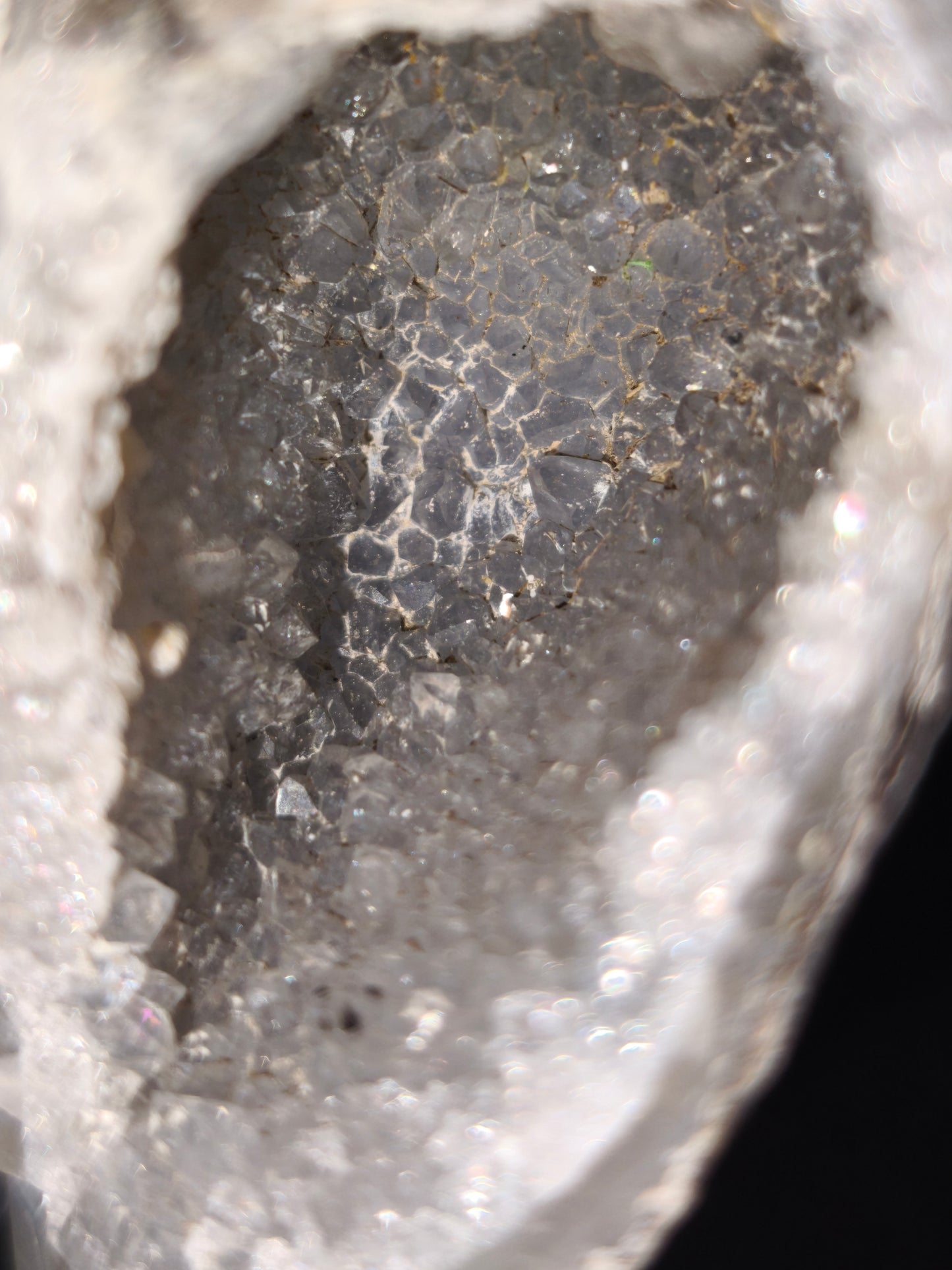 Petite Géode d'Améthyste sur Agate