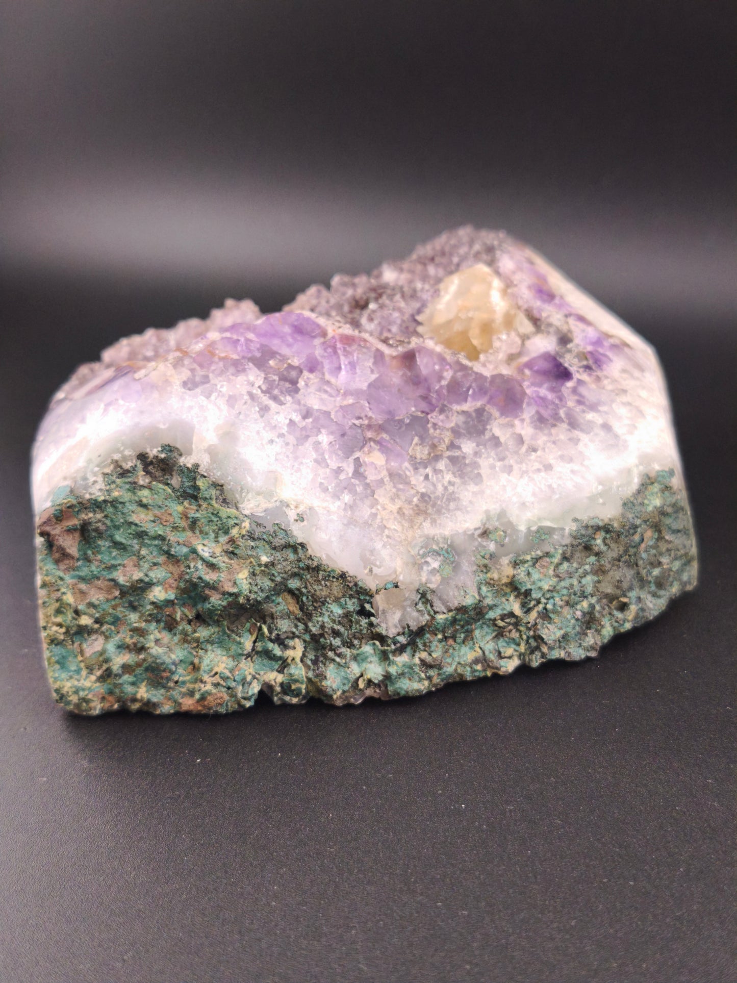 Druse d'Améthyste & Calcite