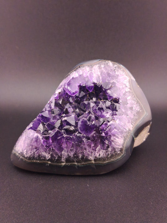 Druse d'Améthyste du Brésil avec Agate