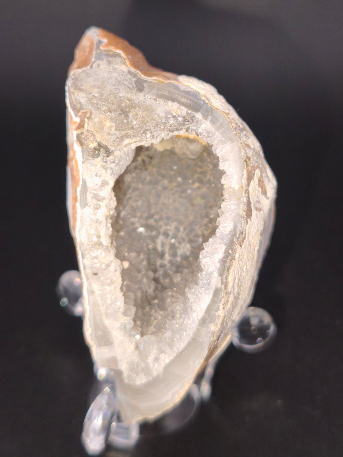 Petite Géode d'Améthyste sur Agate