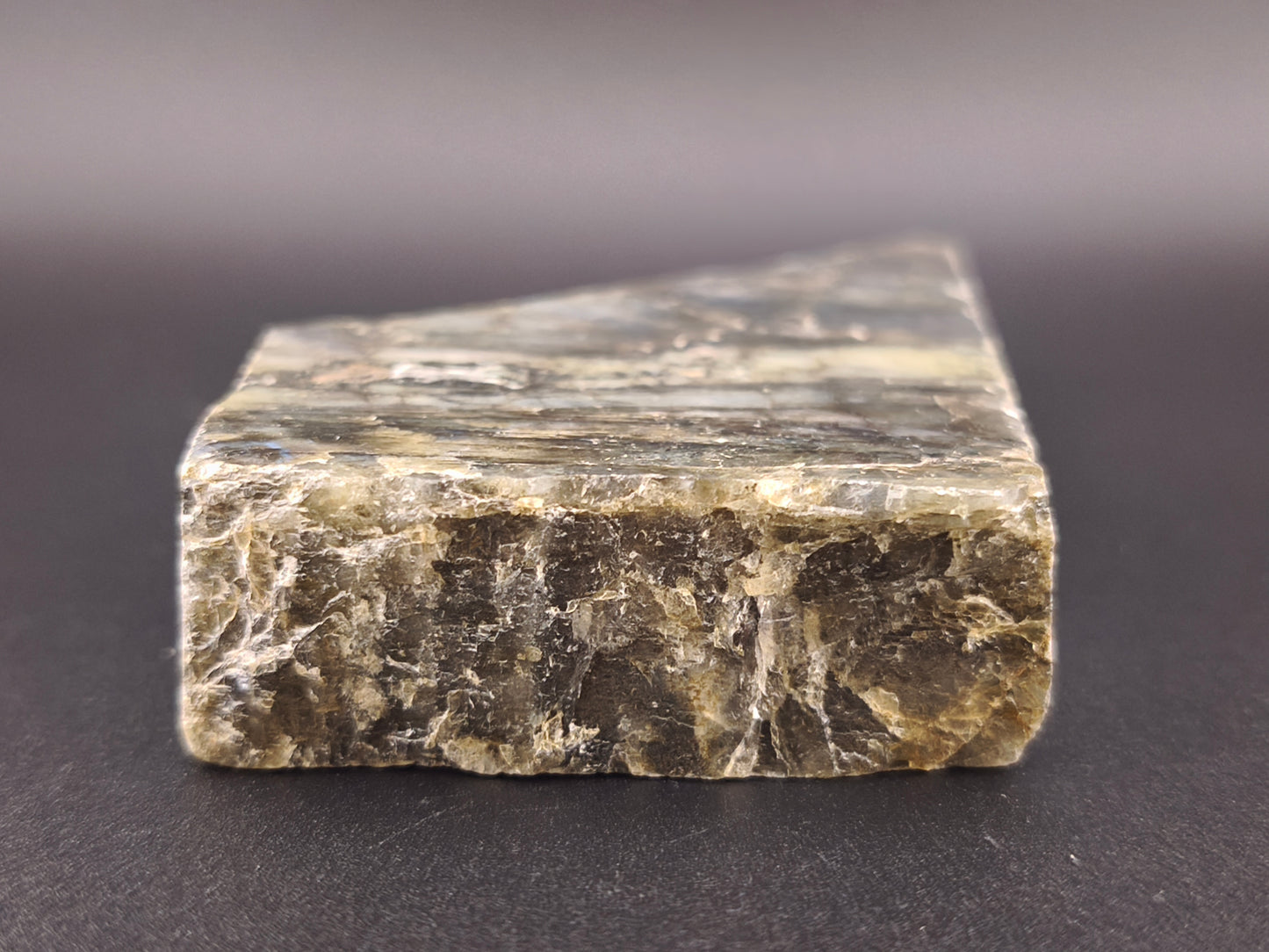 Tranche en Labradorite Semi brute & polie