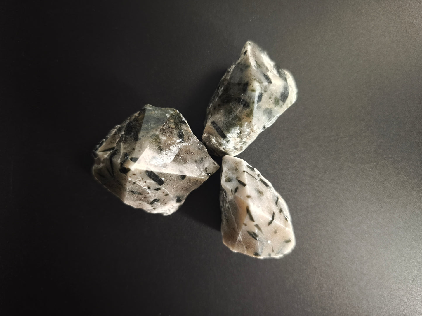 Pointe de Quartz Tourmaline semi-brute