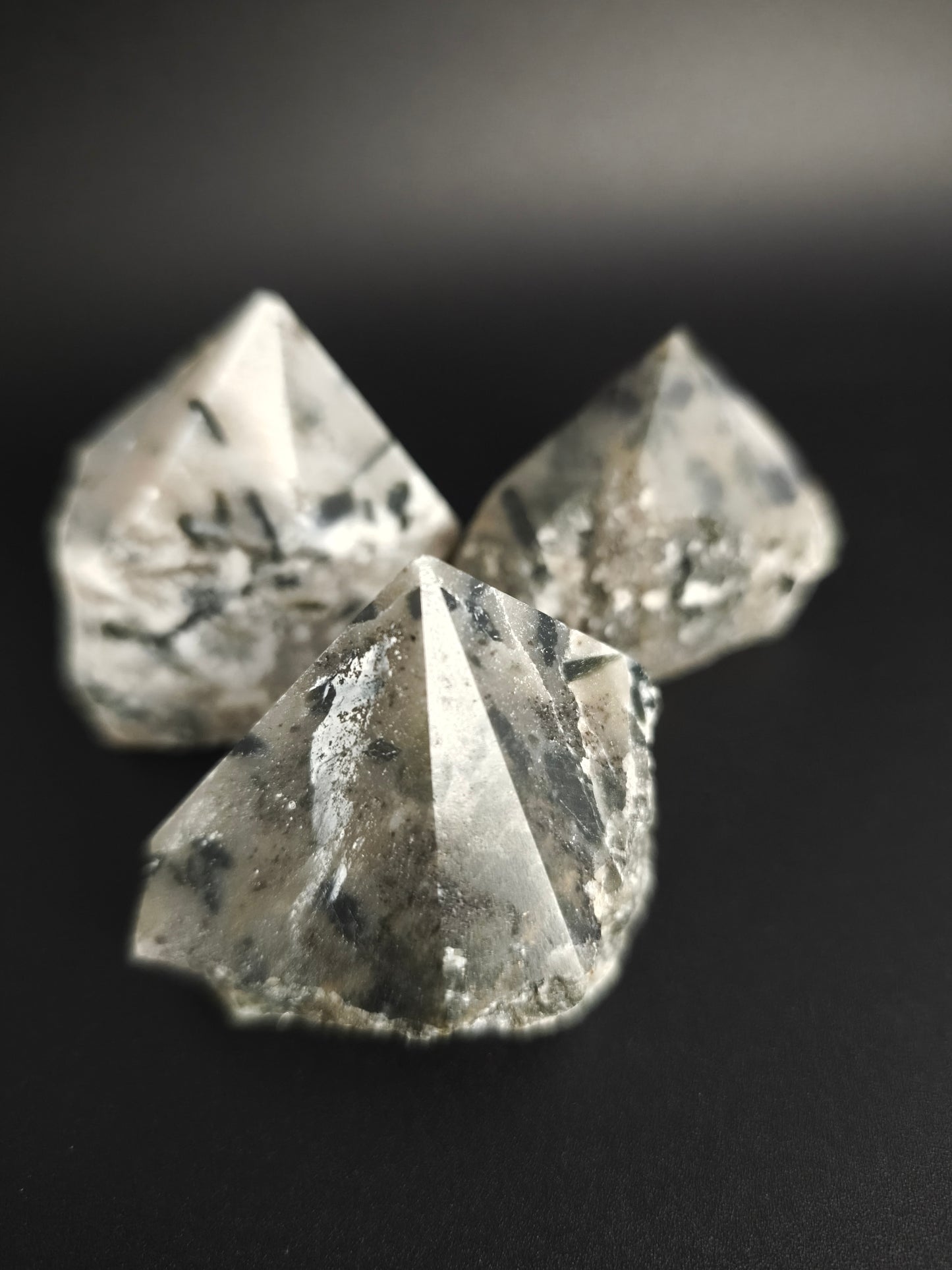Pointe de Quartz Tourmaline semi-brute