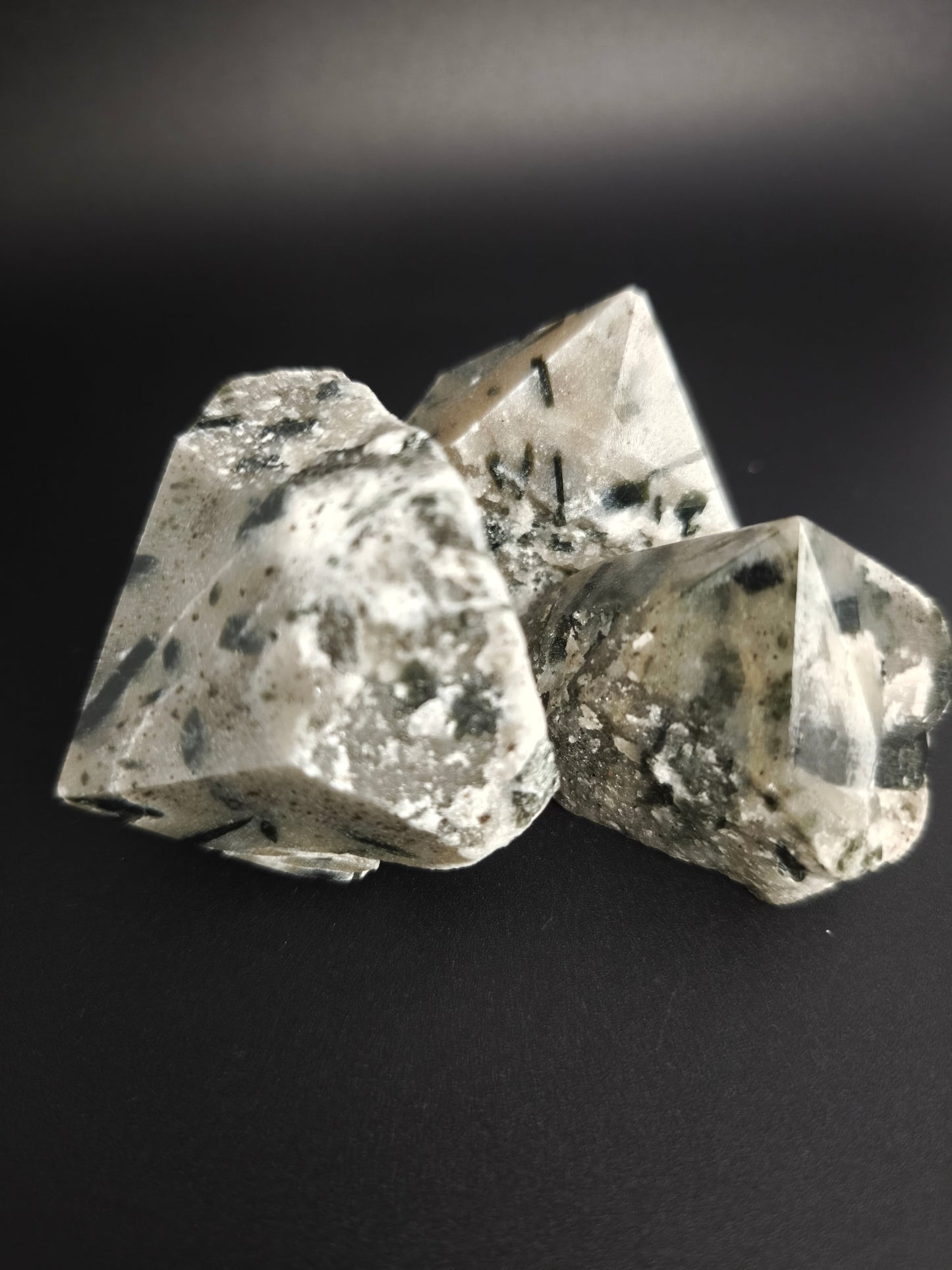 Pointe de Quartz Tourmaline semi-brute